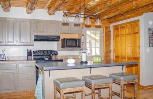 Hamilton Casa | Colgate Cabin #6