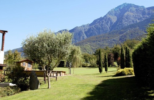 Colico Apartamento | Colico: villatrecariole x 4 adultos + 1 bebé con vista a la piscina y al lago