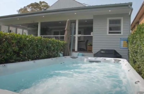 Collaroy Plateau Casa | Collaroy Plateau Coastal Hamptons - heated spa and log fire