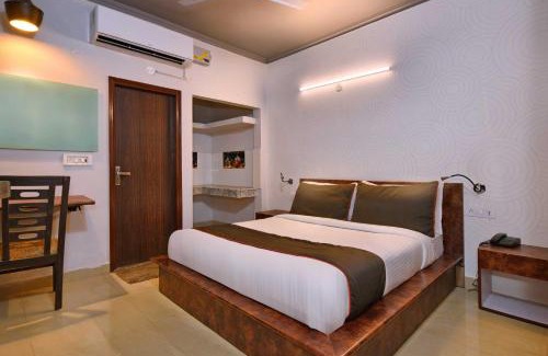 Udumbanchola Hotel | Collection O Karimbankuthu Waterfalls Thekkady Formerly Thoufeeq Tourist Home