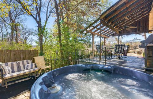 Wellborn Casa | College Station Getaway with Hot Tub and Courtyard!