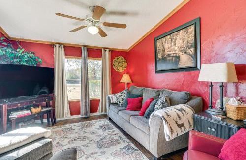 Wellborn Casa | College Station Getaway with Hot Tub and Courtyard!