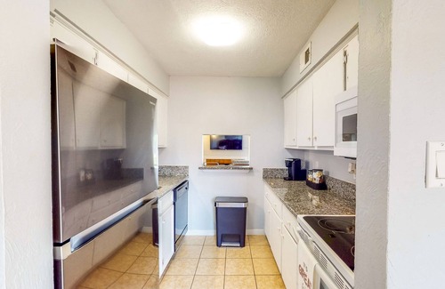 College Station Condominio | College Town Condo, Enclosed Patio, Shared Pool