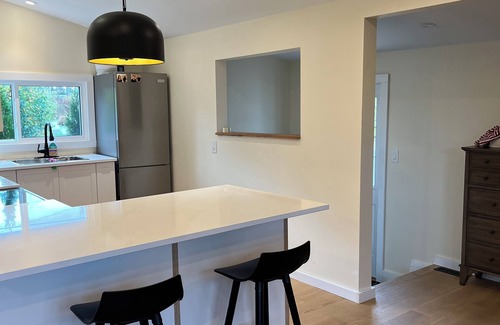Collingwood Casa | Collingwood. Walk to the water. Hot Tub. Pet friendly. Short drive to Blue Mt.