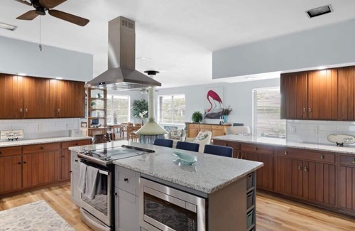 Gulf Pines Casa | Colonel's Cottage- Sanibel Beach Retreat, Fantastic Amenities