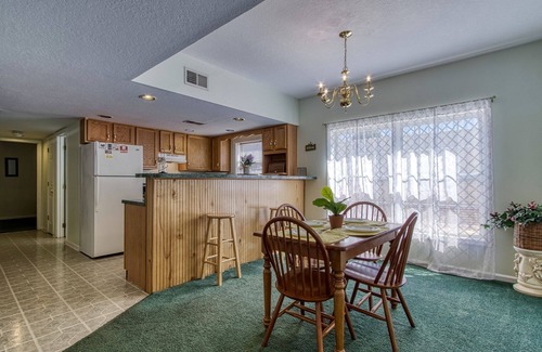 Pigeon Forge Condominio | Colonial Crest 110 - Great Location! - You Can Walk To Town! 2 Bedroom Condo by RedAwning