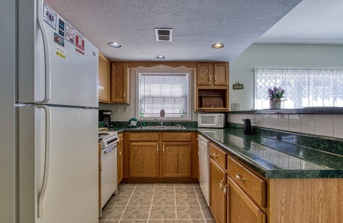 Pigeon Forge Condominio | Colonial Crest 110 - Great Location! - You Can Walk To Town! 2 Bedroom Condo by RedAwning
