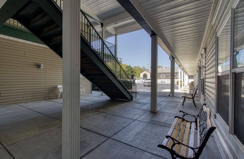 Pigeon Forge Condominio | Colonial Crest 110 - Great Location! - You Can Walk To Town! 2 Bedroom Condo by RedAwning