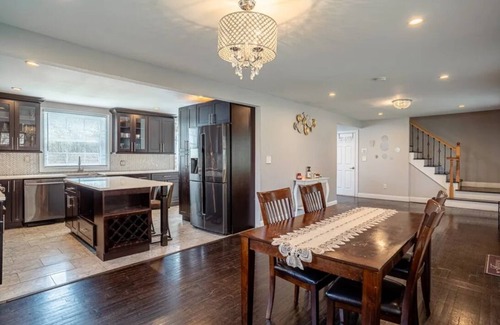 Meriden Casa | Luxury Colonial near Hiking Trail