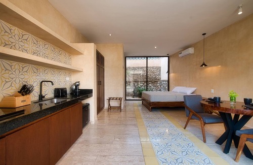 Centro Casa | Colonial Property with a Tropical Garden and Pool