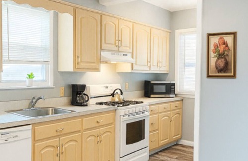 Ampere Casa | Colonial Retreat near NYC, Seton Hall & Metlife