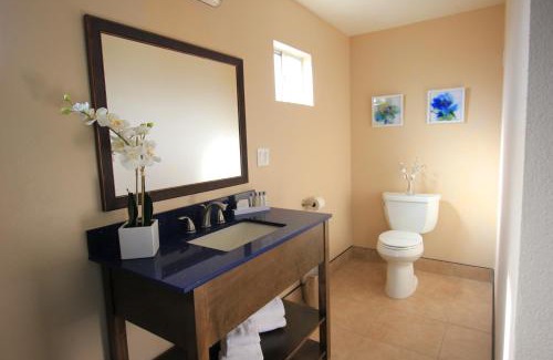 NoHo Arts District Hotel | Colony Inn