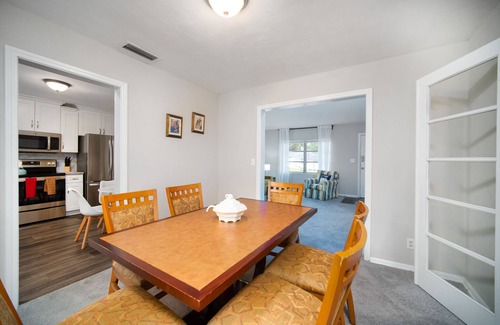 Cedar Hills Casa | ~Color Casa Sleeps 12 Near NAS Jax~