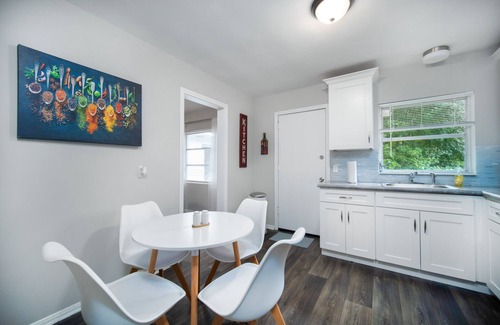 Cedar Hills Casa | ~Color Casa Sleeps 12 Near NAS Jax~