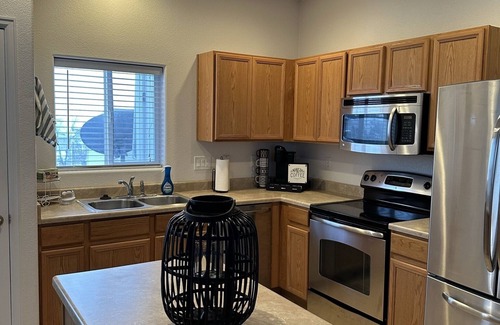 Southeast Colorado Springs Casa | Colorado Springs getaway! 8 mins to airport and downtown, free parking