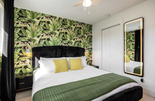 Hillsboro Village Apartamento | Colorful 2 Bedroom Retreat with 3 Beds Patio and Free Parking