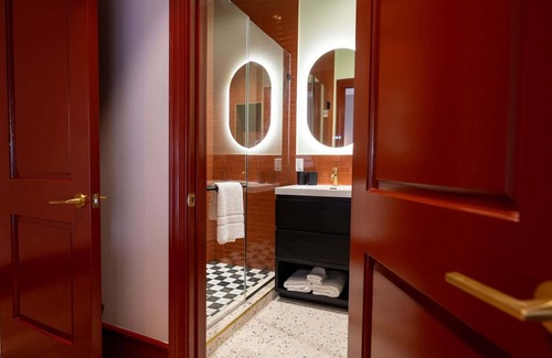 New Orleans Hotel | Colorful 4BR Suite w/ Pool steps to St. Charles Ave!