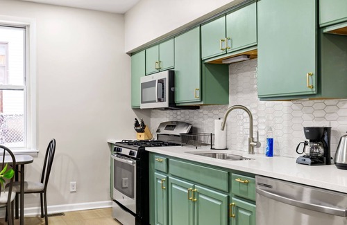 Pittsburgh Casa | Colorful 5BR 3BA in Oakland, near Pitt & CMU