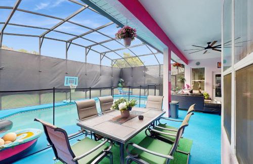 Ridgewood Lakes Casa | Colorful Casa