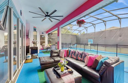 Ridgewood Lakes Casa | Colorful Casa