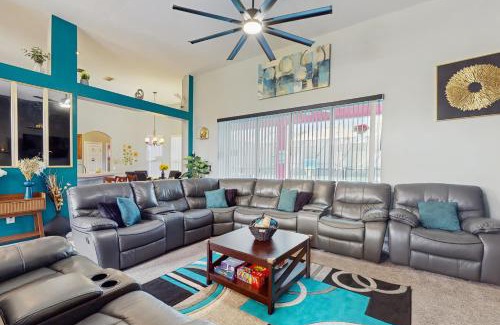 Ridgewood Lakes Casa | Colorful Casa