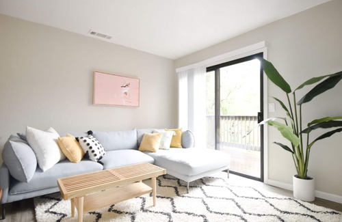 Sacramento Apartamento | Colorful & Cozy King & Queen Suite