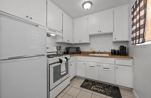 North Park Apartamento | Colorful & Cozy Oasis in North Park Walk to Restaurants, Bars, and Breweries