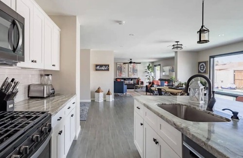 Scottsdale Estates Ten Casa | Colorful Desert Hideaway: Heated Pool & BBQ