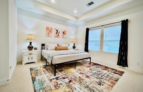 North Houston Casa | Colorful Dining Experience in Cozy Getaway