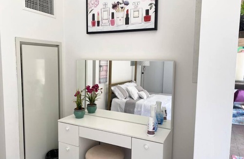 Verdugo Viejo Apartamento | Colorful Downtown LA Spacious bohemian loft