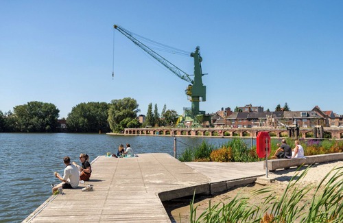 Heilig Kerst Apartamento | Colorful Flat @ trendy old docks. Perfect for couples. Expandable to 3 bedrooms