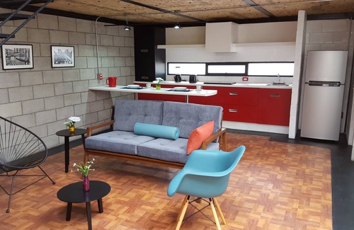 Alvaro Obregon Apartamento | Colorful Industrial Loft 2