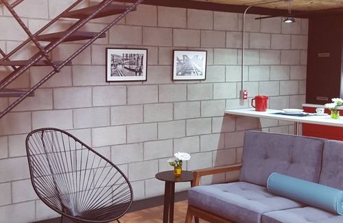 Alvaro Obregon Apartamento | Colorful Industrial Loft 2