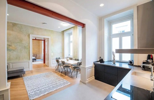 Erzsebetvaros Apartamento | Colorful Modern Luxury Apartment