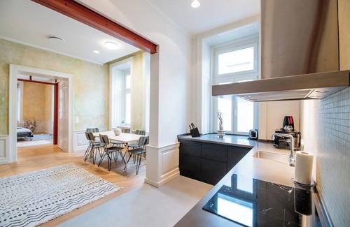 Erzsebetvaros Apartamento | Colorful Modern Luxury Apartment