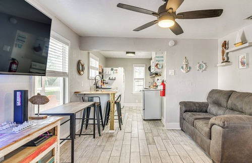 St. Petersburg - Clearwater Cabaña | Colorful St Petersburg Gem w/Patio, Near Beaches!