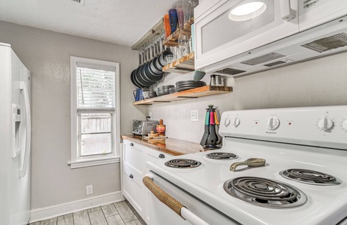 St. Petersburg - Clearwater Cabaña | Colorful St Petersburg Gem w/Patio, Near Beaches!
