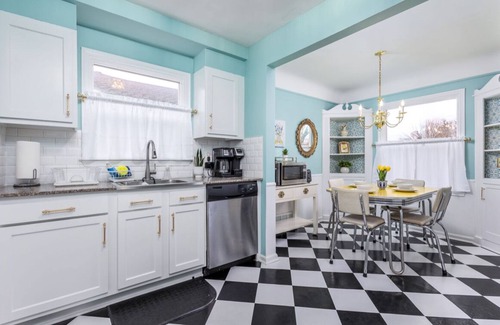 Hazel Park Casa | Colorful Vintage Bungalow w/ King Bed + Gym + Office + Fast WiFi