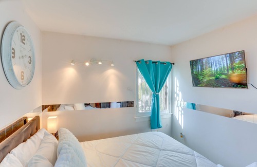 Colton Apartamento | Colton Studio w/ Fire Pit, 4 Mi to San Bernardino!