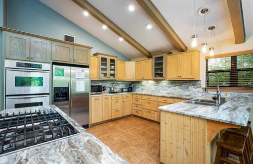 New Braunfels Casa | ¡Casa de lujo en el río Comal con acceso privado! ¡Junto a Schlitterbahn y al centro!