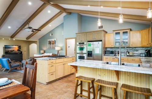 New Braunfels Casa | ¡Casa de lujo en el río Comal con acceso privado! ¡Junto a Schlitterbahn y al centro!