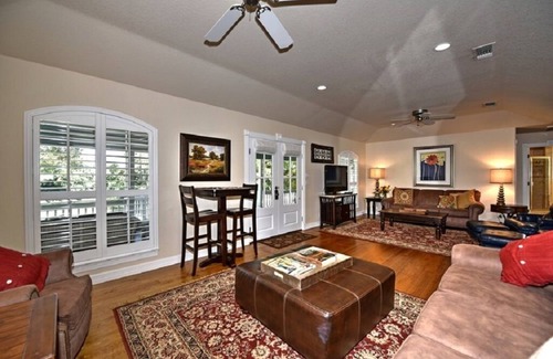 New Braunfels Casa | Comal River access - Luxury 4BR Home – Perfect for Groups & Family Gatherings!