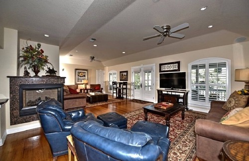 New Braunfels Casa | Comal River access - Luxury 4BR Home – Perfect for Groups & Family Gatherings!