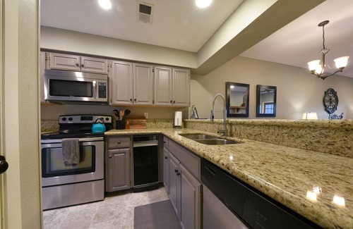 New Braunfels Complejo | Comal River Getaway at the Froh Haus C206