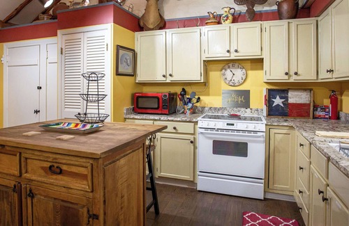 Ingram Casa | Combined Cabin Escape w BBQ, Fire Pit