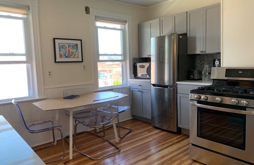 East Providence Apartamento | Combined first and second floor - Anthony St