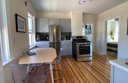 East Providence Apartamento | Combined first and second floor - Anthony St