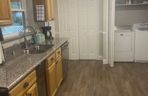 East Arlington Casa | Come and enjoy your stay at our home on the 18th hole of Blue Sky Golf Club.