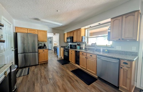 East Arlington Casa | Come and enjoy your stay at our home on the 18th hole of Blue Sky Golf Club.