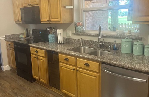 East Arlington Casa | Come and enjoy your stay at our home on the 18th hole of Blue Sky Golf Club.